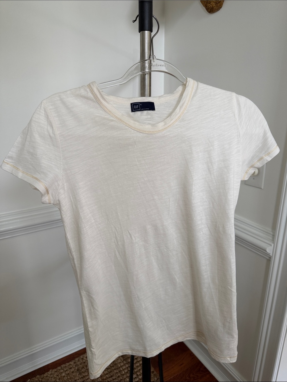 GAP Ivory Crew Neck Short Sleeve Tee with gold stitching